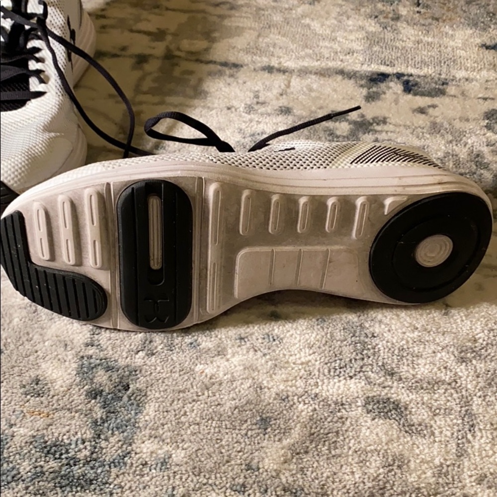 Under Armour Surge Men’s Running Shoes - Picture 2 of 3